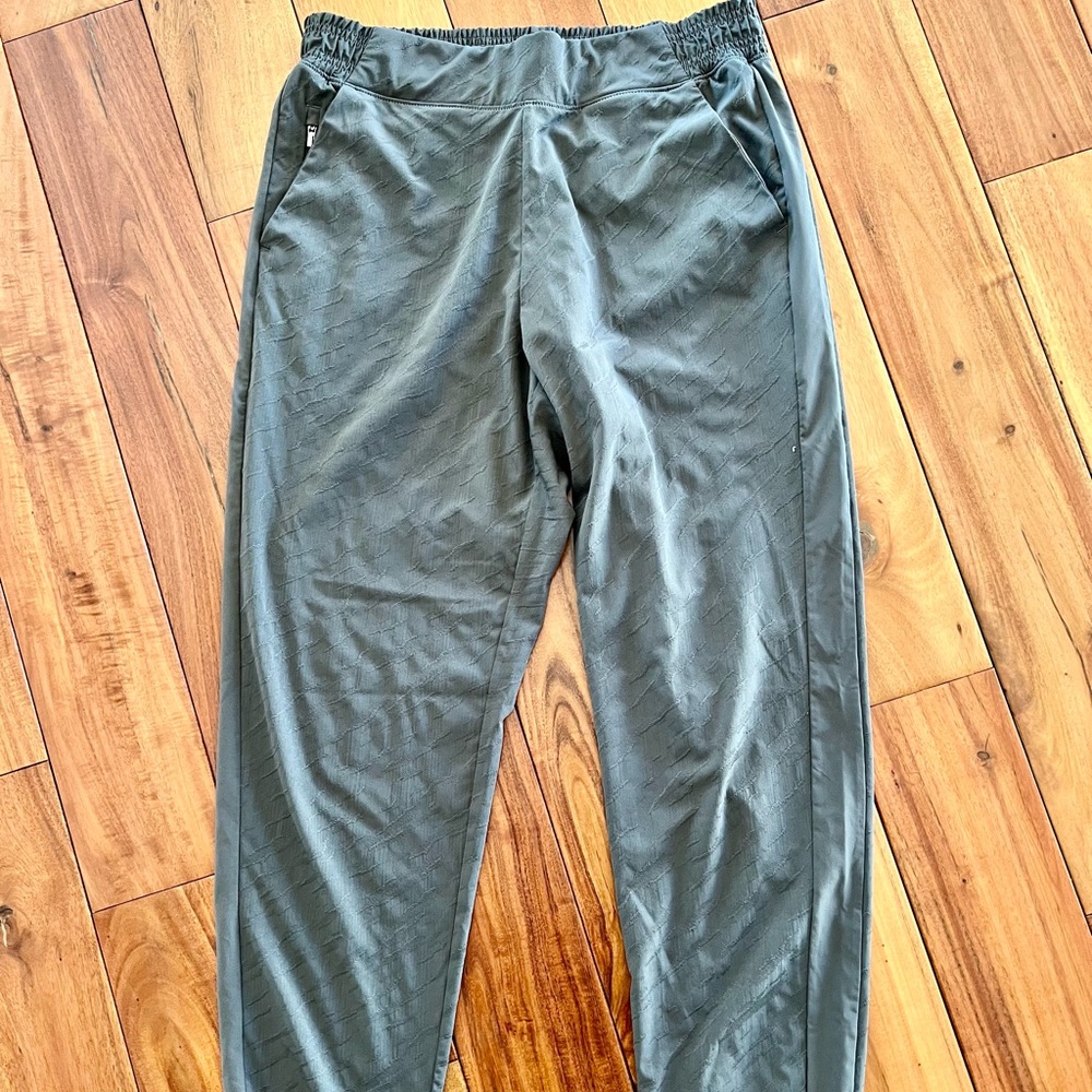 Grey textured “Brooklyn” joggers.
